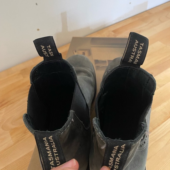 Women’s Blundstone Boots. Grey color. Women’s US size 11. - Picture 6 of 9